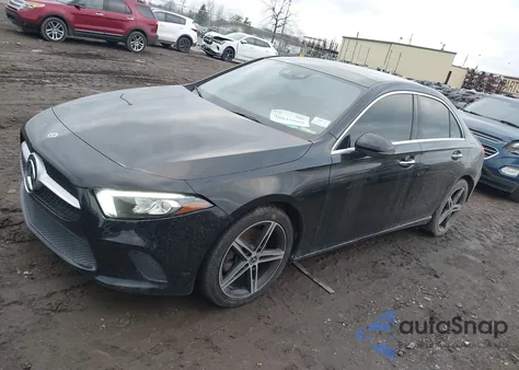 2021 Mercedes-Benz A 220 z USA, uszkodzony, nr VIN W1K3G4EB3MJ257511